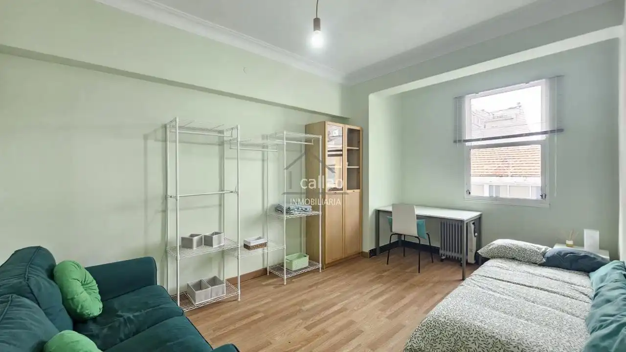 Bedroom of Flat for share in Ferrol  with Heating and Furnished