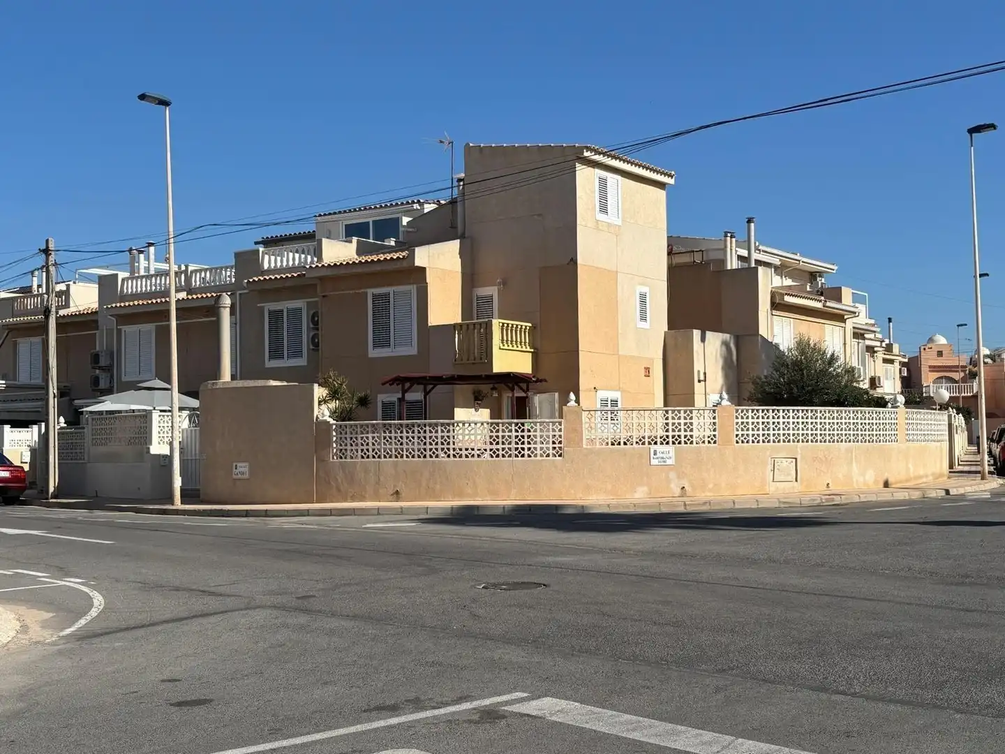 Vista exterior de Casa o chalet en venta en Torrevieja con Terraza y Piscina comunitaria