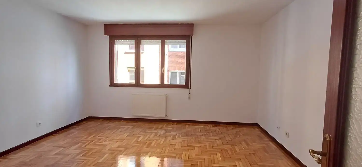 Habitación de Piso de alquiler en Gijón  con Calefacción, Trastero y Piscina