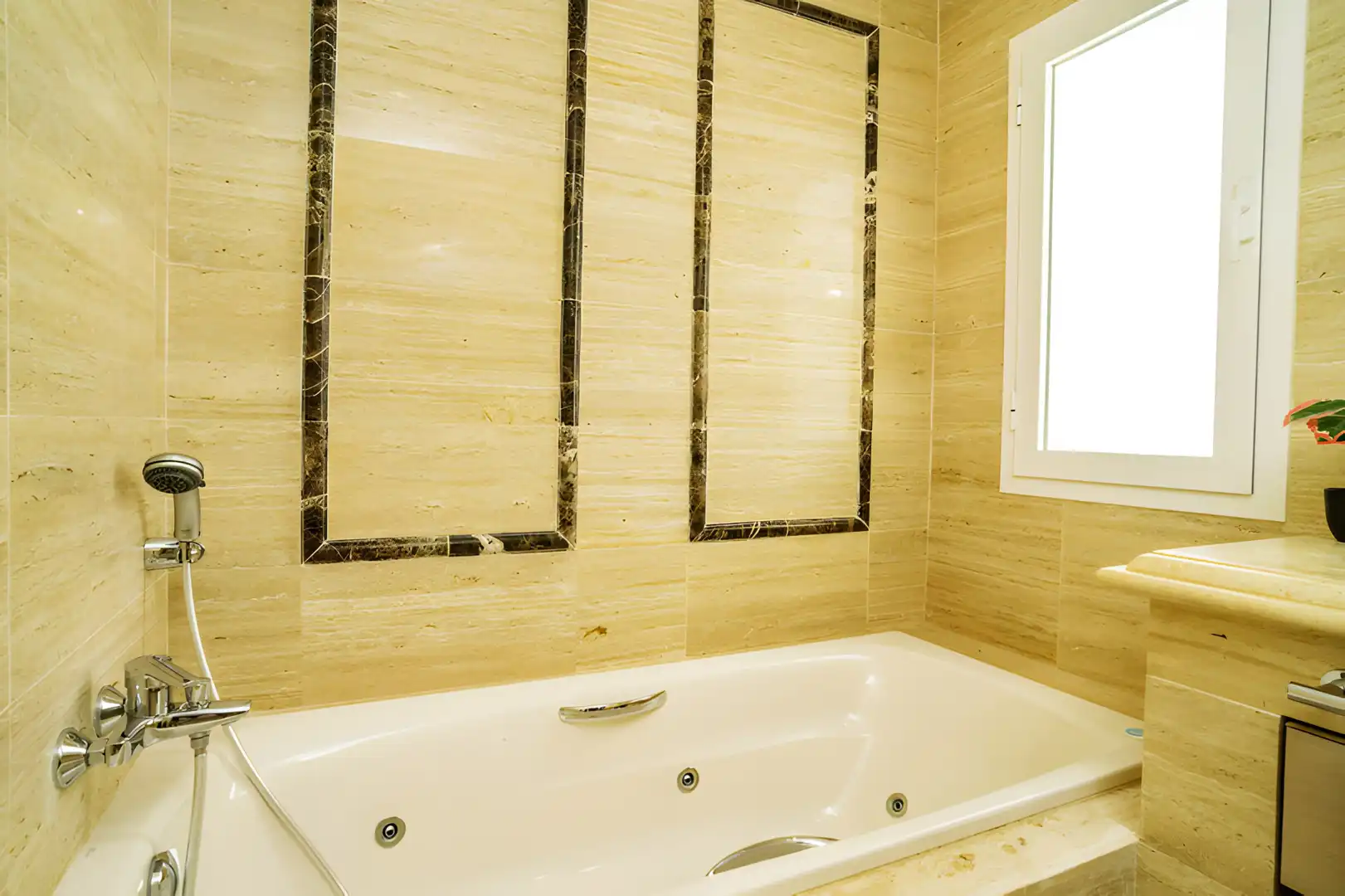 Baño de Apartamento en venta en Marbella con Aire acondicionado, Terraza y Piscina