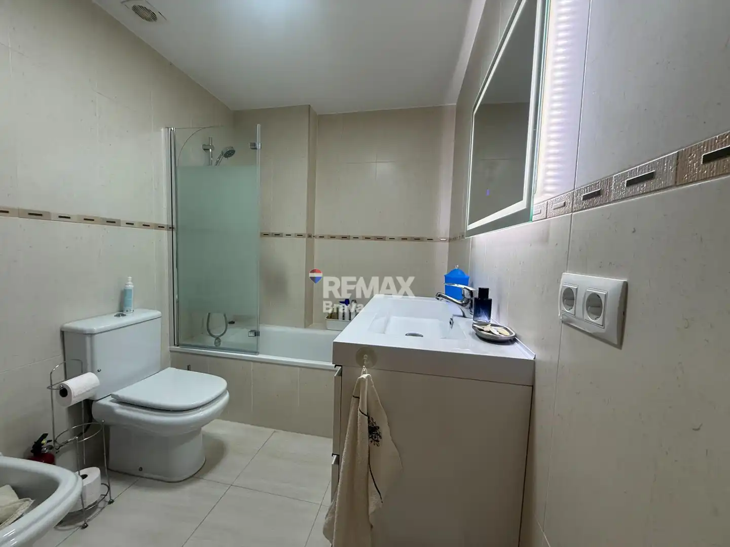 Bathroom of Attic for sale in Roses  with Air Conditioner, Terrace and Furnished