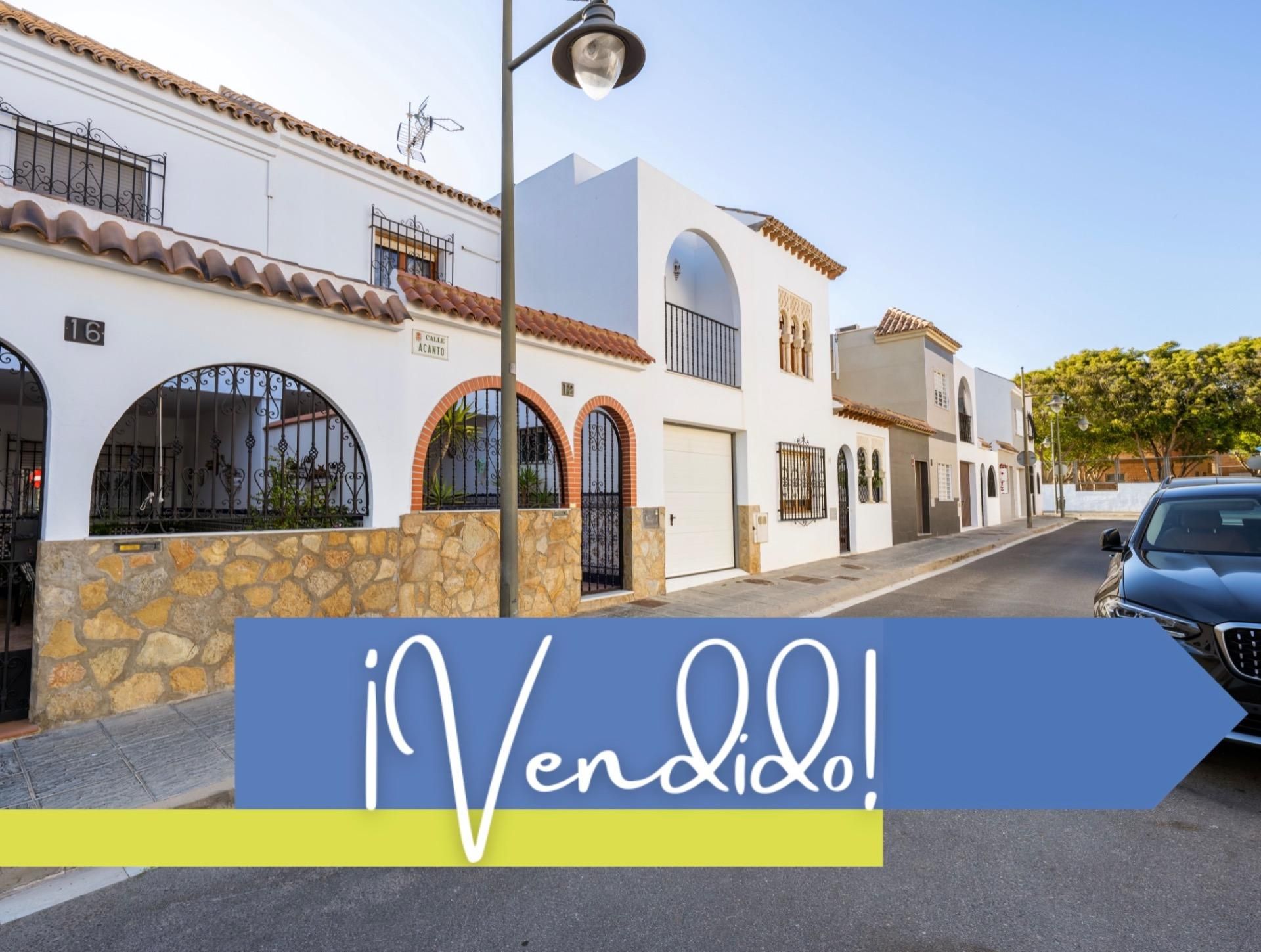 Vista exterior de Casa adosada en venda en  Almería Capital amb Aire condicionat, Terrassa i Balcó