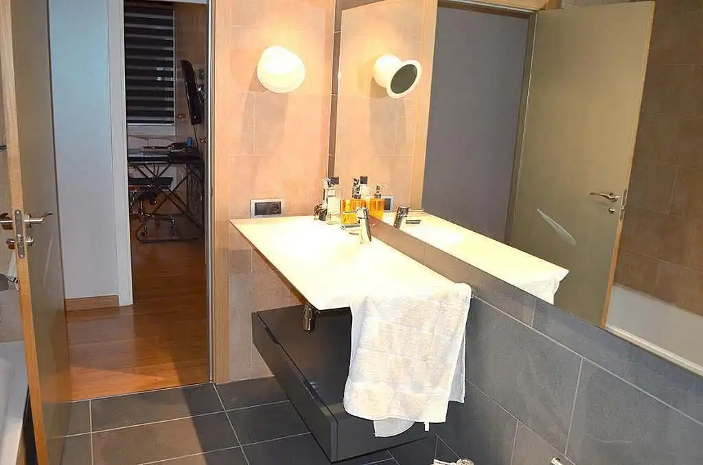 Baño de Ático en venta en Lleida con Aire acondicionado, Calefacción y Piscina