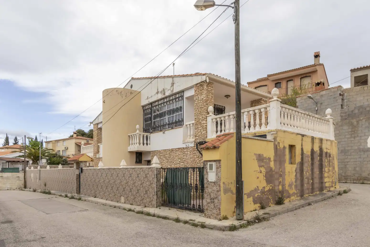 Vista exterior de Casa o xalet en venda en Calles amb Jardí privat, Terrassa i Piscina