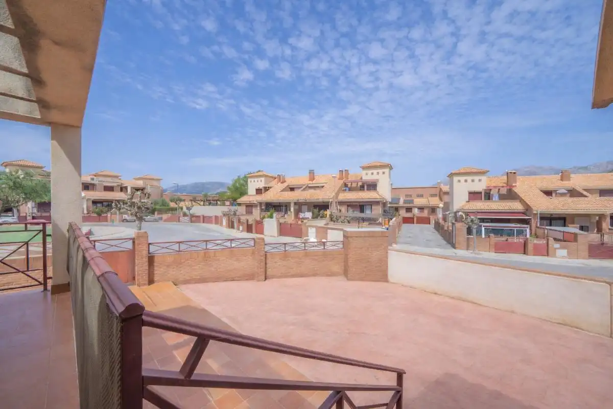 Vista exterior de Casa adosada en venda en La Nucia amb Aire condicionat, Calefacció i Terrassa