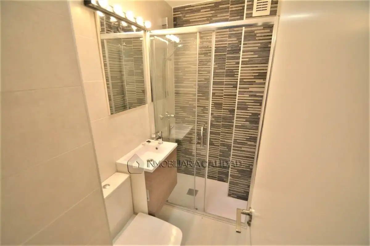Badezimmer von Wohnung zur Miete in Burgos mit Heizung und Möbliert