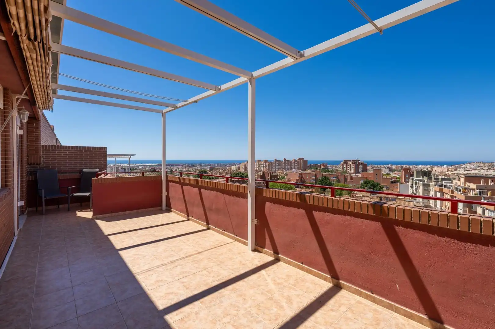 Terraza de Ático de alquiler en Almería con Aire acondicionado, Calefacción y Jardín privado