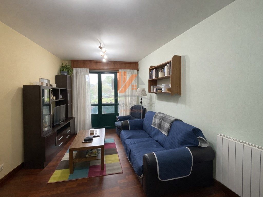 Sala d'estar de Pis en venda en Ames amb Forn i Balcó