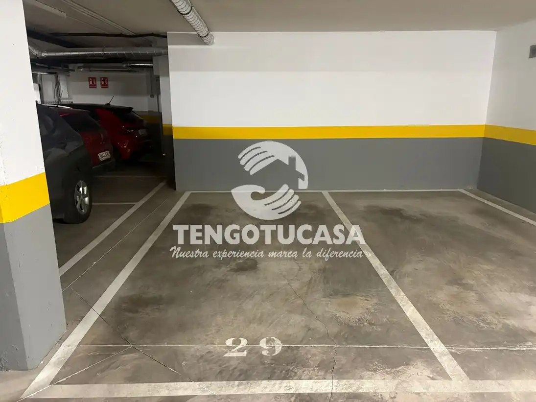Parkplatz von Wohnung zur Miete in Madrid mit Klimaanlage, Heizung und Privatgarten