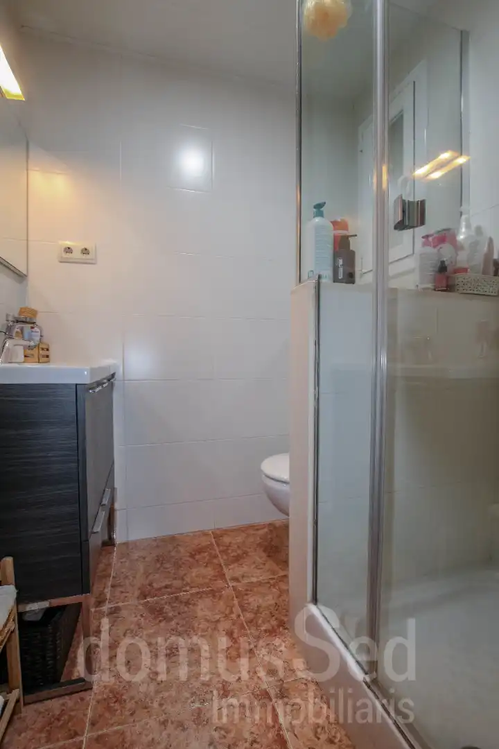 Bathroom of Flat for rent in El Masnou  with Air Conditioner, Heating and Terrace