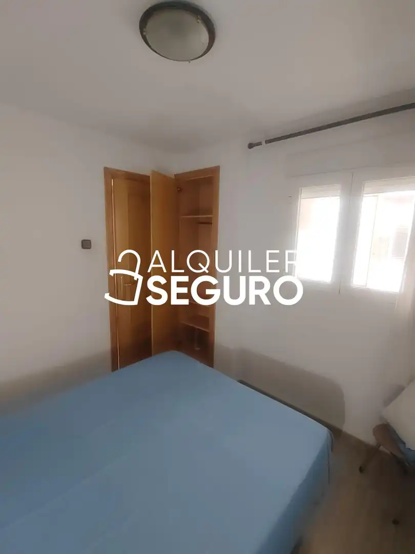 Habitación de Piso de alquiler en Benidorm con Aire acondicionado, Terraza y Amueblado