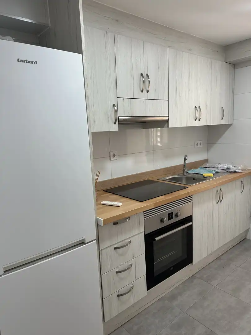 Kitchen of Flat for rent in Mislata  with Air Conditioner, Oven and Washing machine