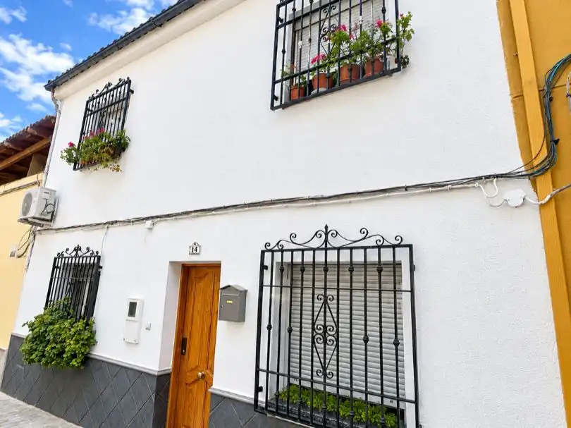 Vista exterior de Casa o chalet en venta en Atarfe con Aire acondicionado y Terraza