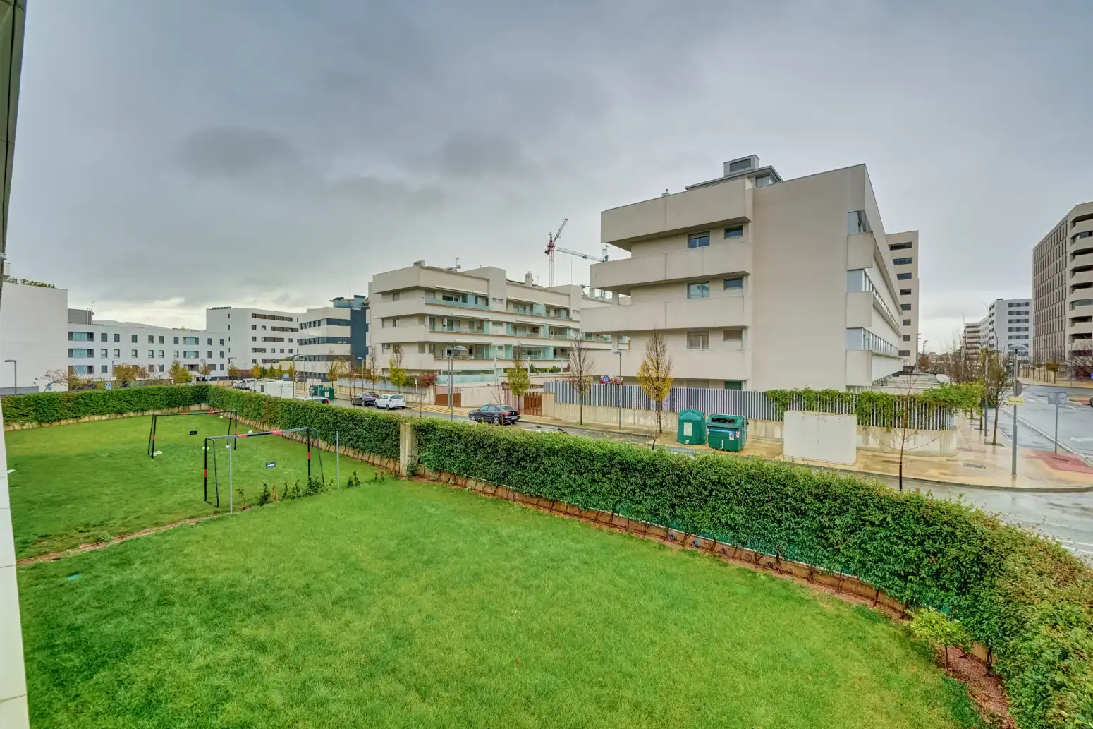 Außenansicht von Wohnung zum Verkauf in Burlada / Burlata mit Heizung, Terrasse und Abstellraum