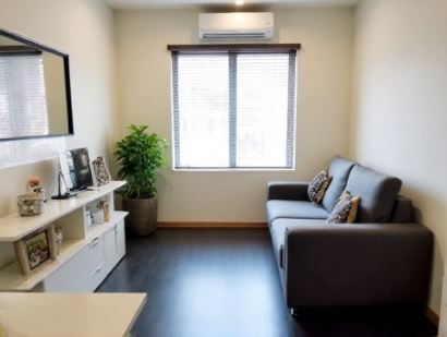Sala d'estar de Pis en venda en L'Hospitalet de Llobregat amb Calefacció, Moblat i Forn