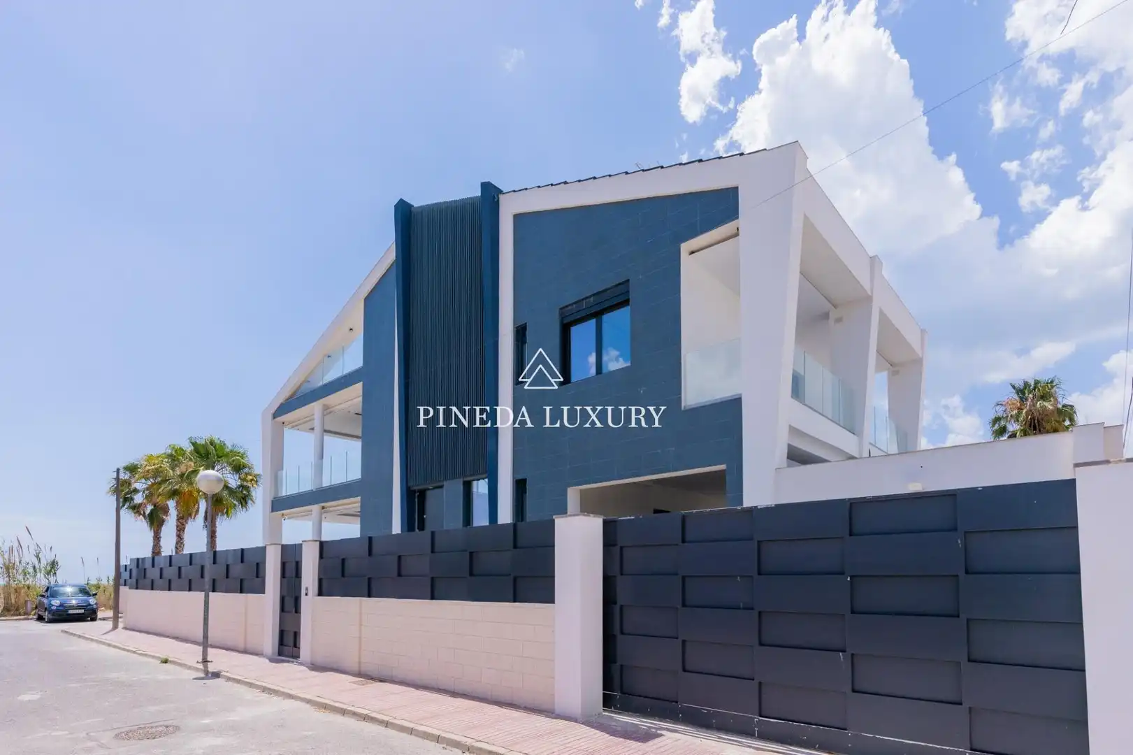 Houses for sale in Calle Sagunto, Corinto - Almarda