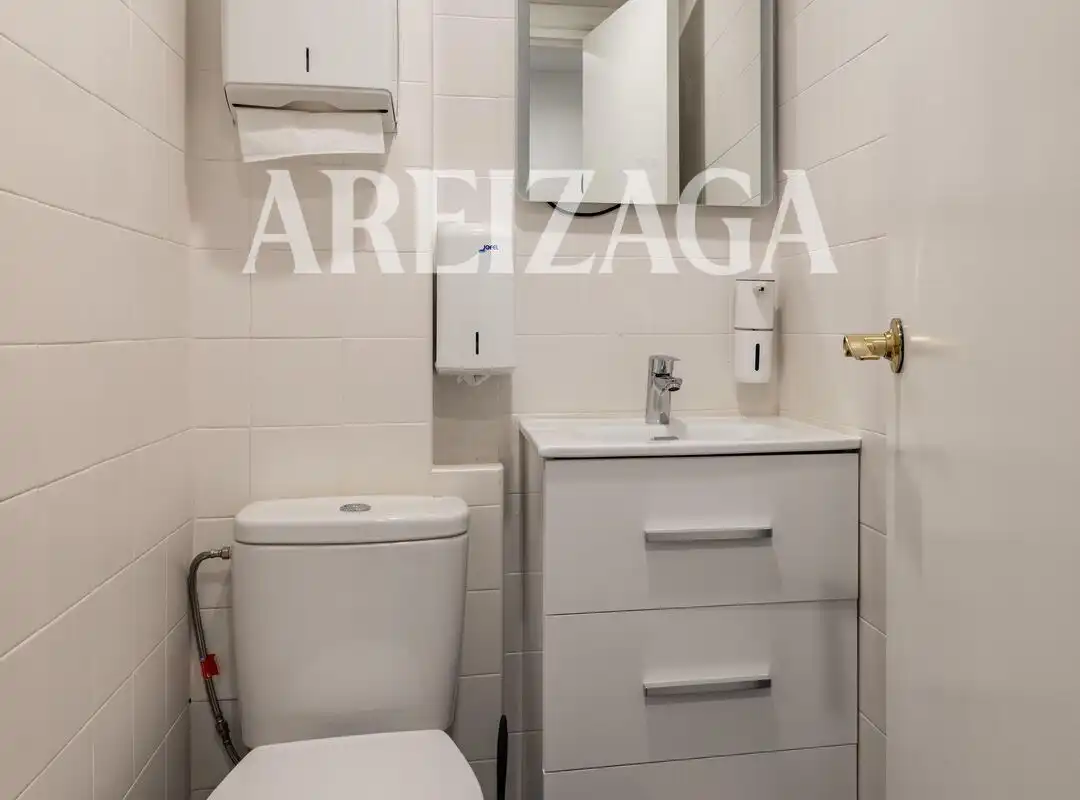 Bathroom of Commercial properties for rent in Pasaia