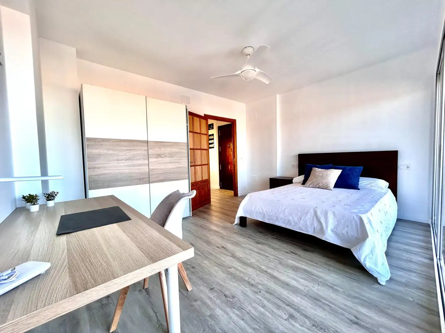 Bedroom of Flat for share in Inca  with Parquet flooring, Terrace and Furnished
