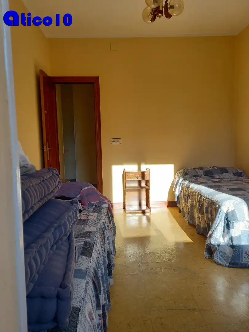 Schlafzimmer von Einfamilien-Reihenhaus zum Verkauf in Oviedo  mit Heizung, Privatgarten und Parkett