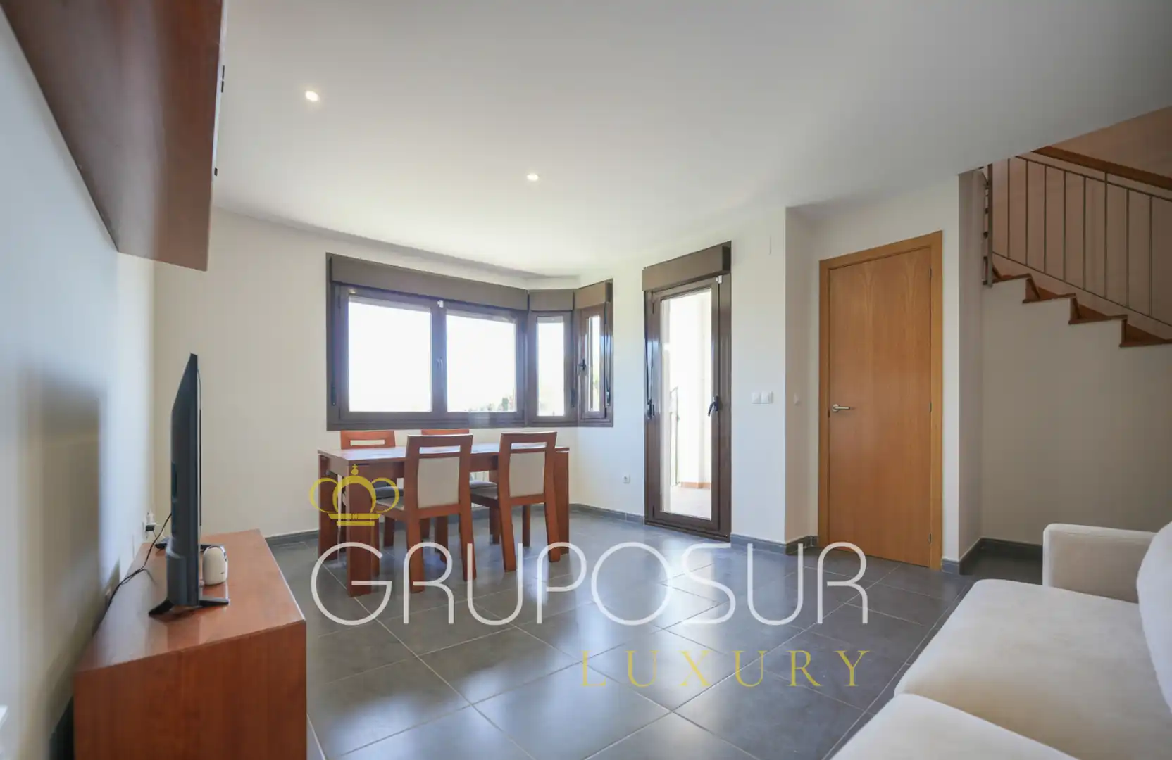 Wohnzimmer von Einfamilien-Reihenhaus zum Verkauf in Aldeamayor de San Martín mit Heizung, Privatgarten und Parkett