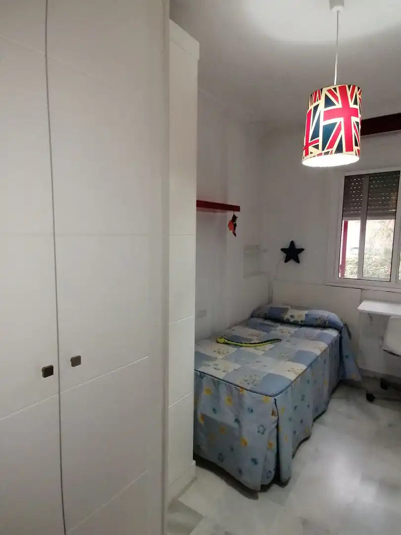 Dormitori de Casa adosada de lloguer en Algeciras amb Jardí privat, Terrassa i Traster
