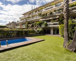 Exterior view of Flat for sale in  Barcelona Capital  with Air Conditioner, Heating and Private garden