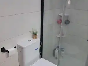 Baño de Casa adosada en venta en Modúbar de la Emparedada con Calefacción, Jardín privado y Trastero