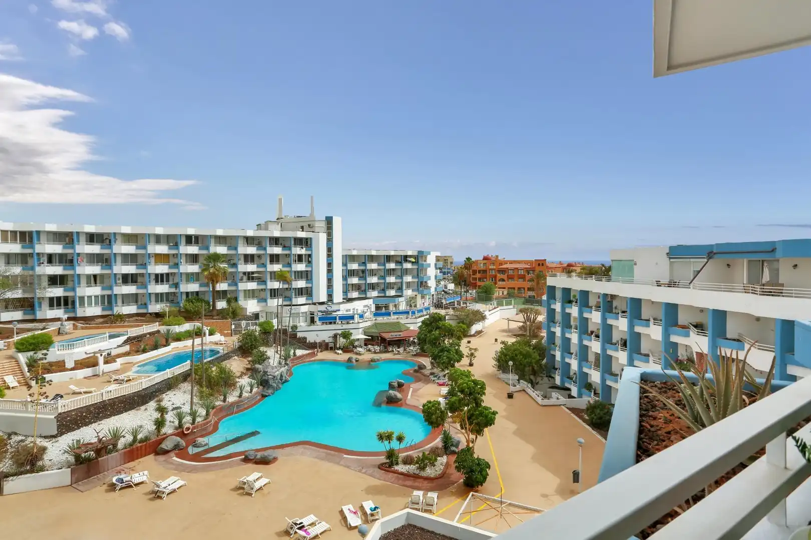 Vista exterior de Estudi en venda en San Miguel de Abona amb Terrassa, Moblat i Piscina comunitària