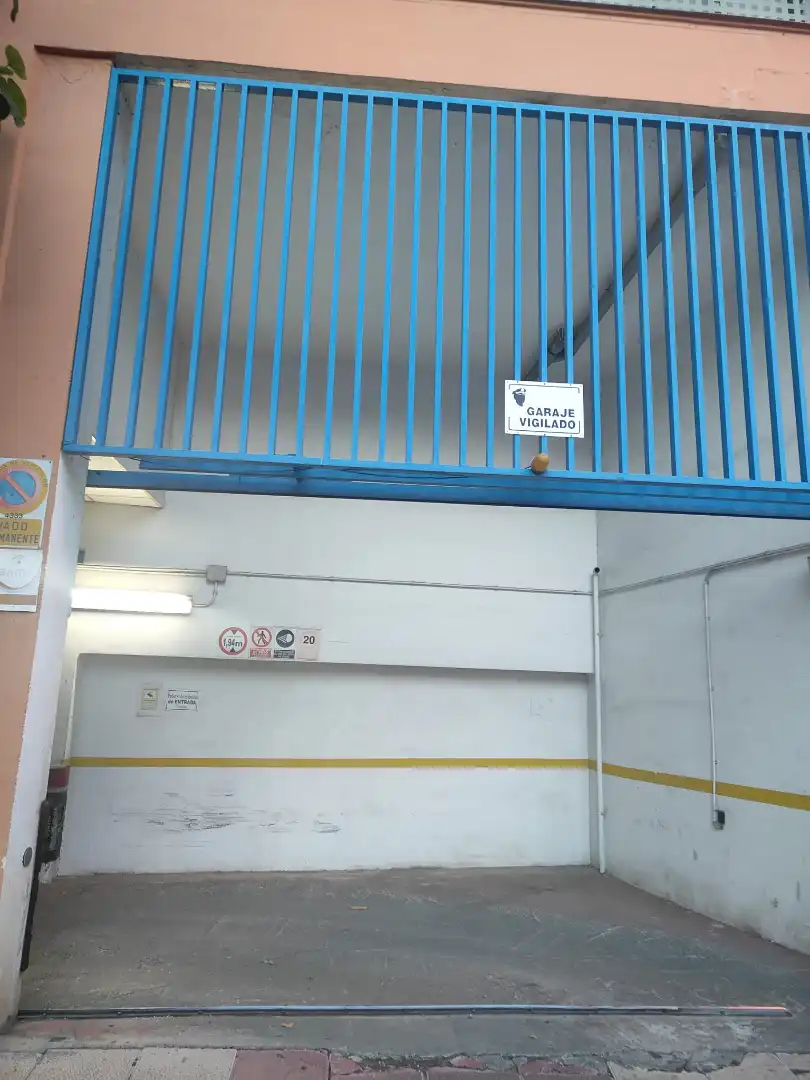 Individuel avec ascenseur à louer à Calle Polonia