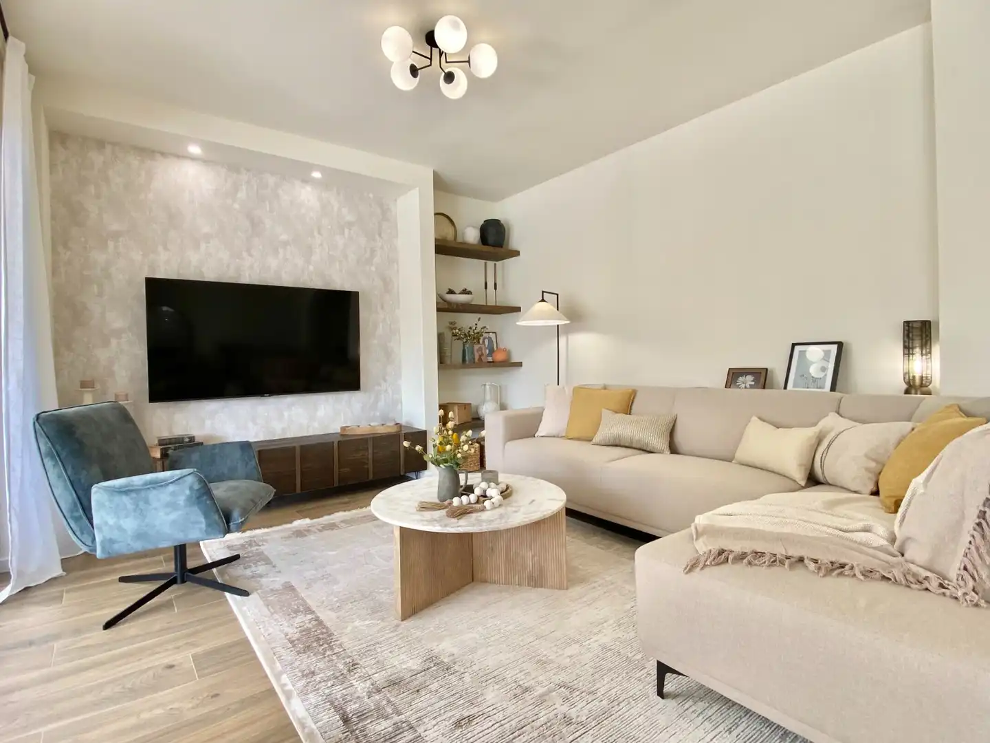 Sala d'estar de Casa o xalet en venda en Orihuela amb Aire condicionat, Jardí privat i Terrassa