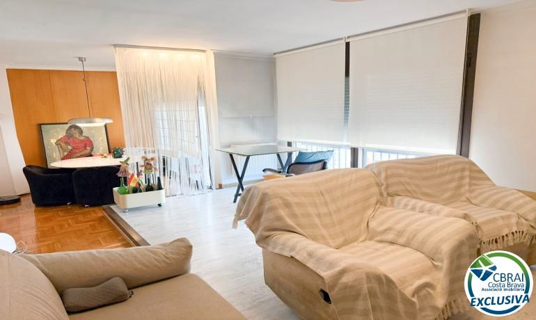 Sala d'estar de Apartament en venda en Figueres amb Moblat i Balcó