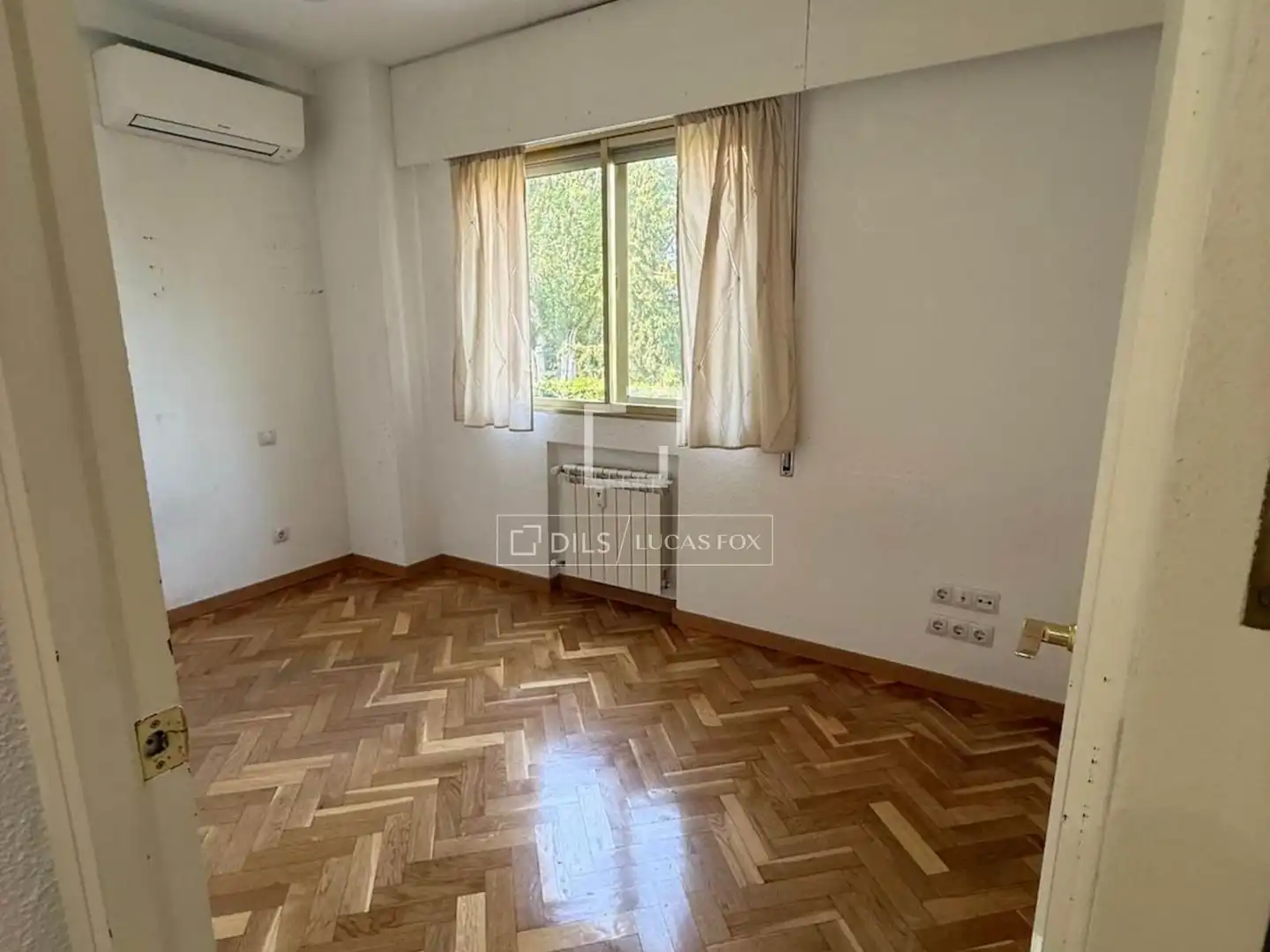 Bedroom of Flat for rent in Madrid  with Air Conditioner, Heating and Private garden