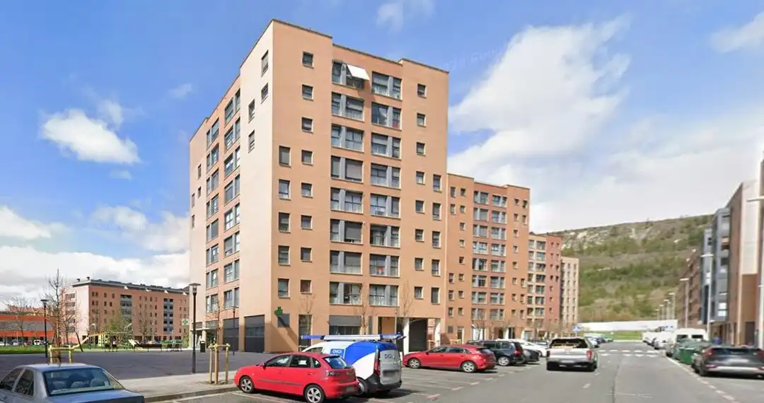 Außenansicht von Wohnung zur Miete in  Pamplona / Iruña mit Heizung, Privatgarten und Abstellraum