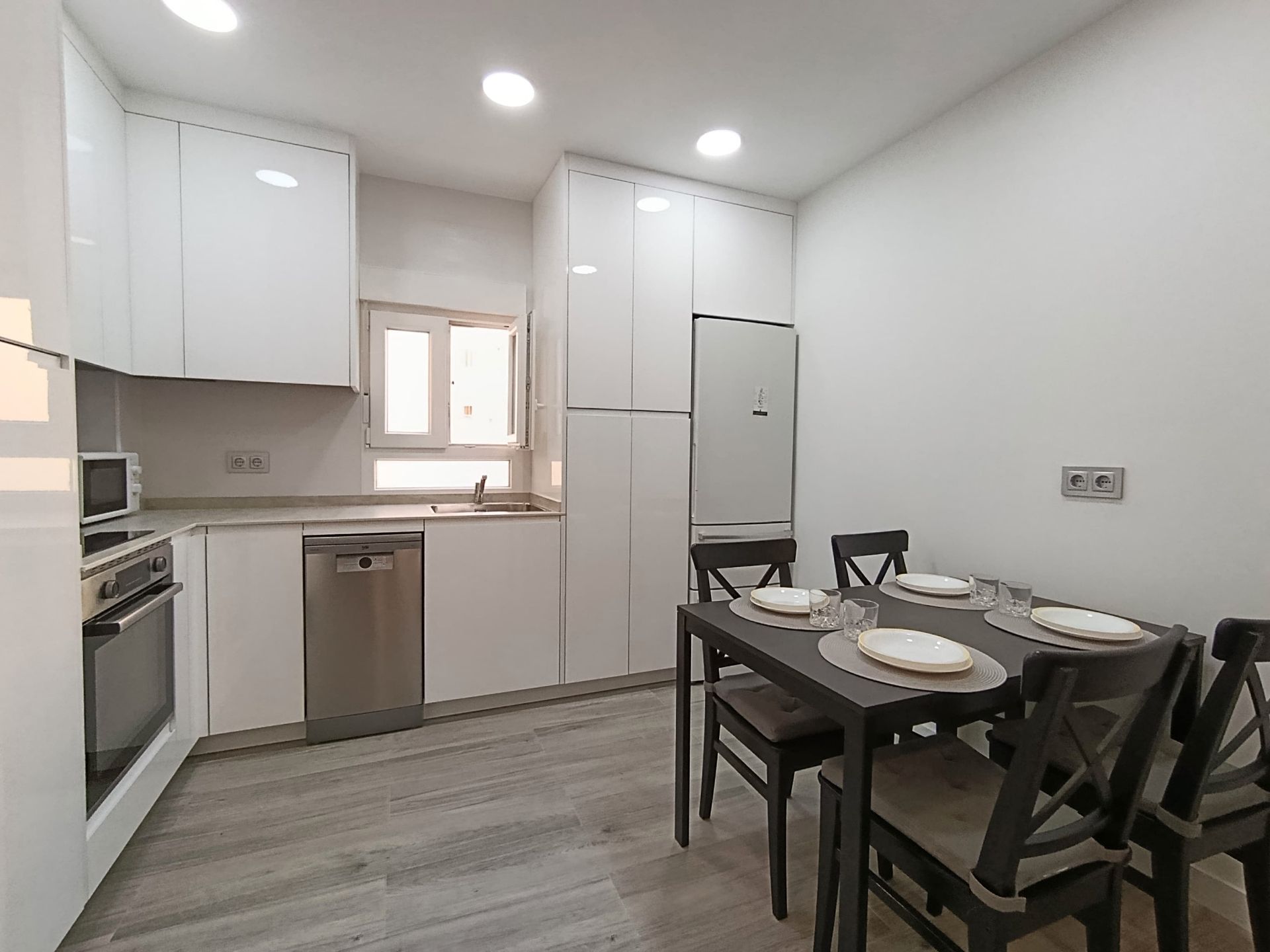 Kitchen of Flat to share in  Madrid Capital  with Air Conditioner, Heating and Furnished