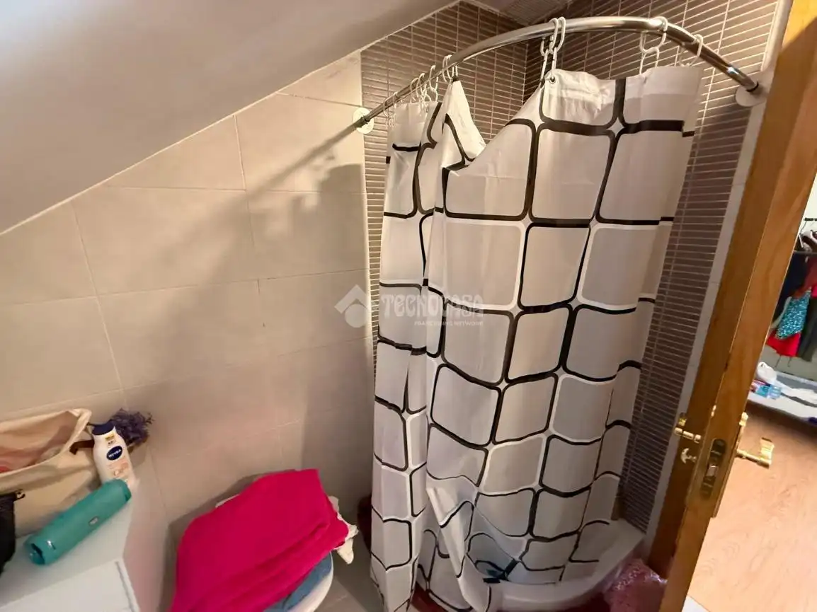 Bathroom of Flat for sale in Almorox  with Air Conditioner, Heating and Parquet flooring
