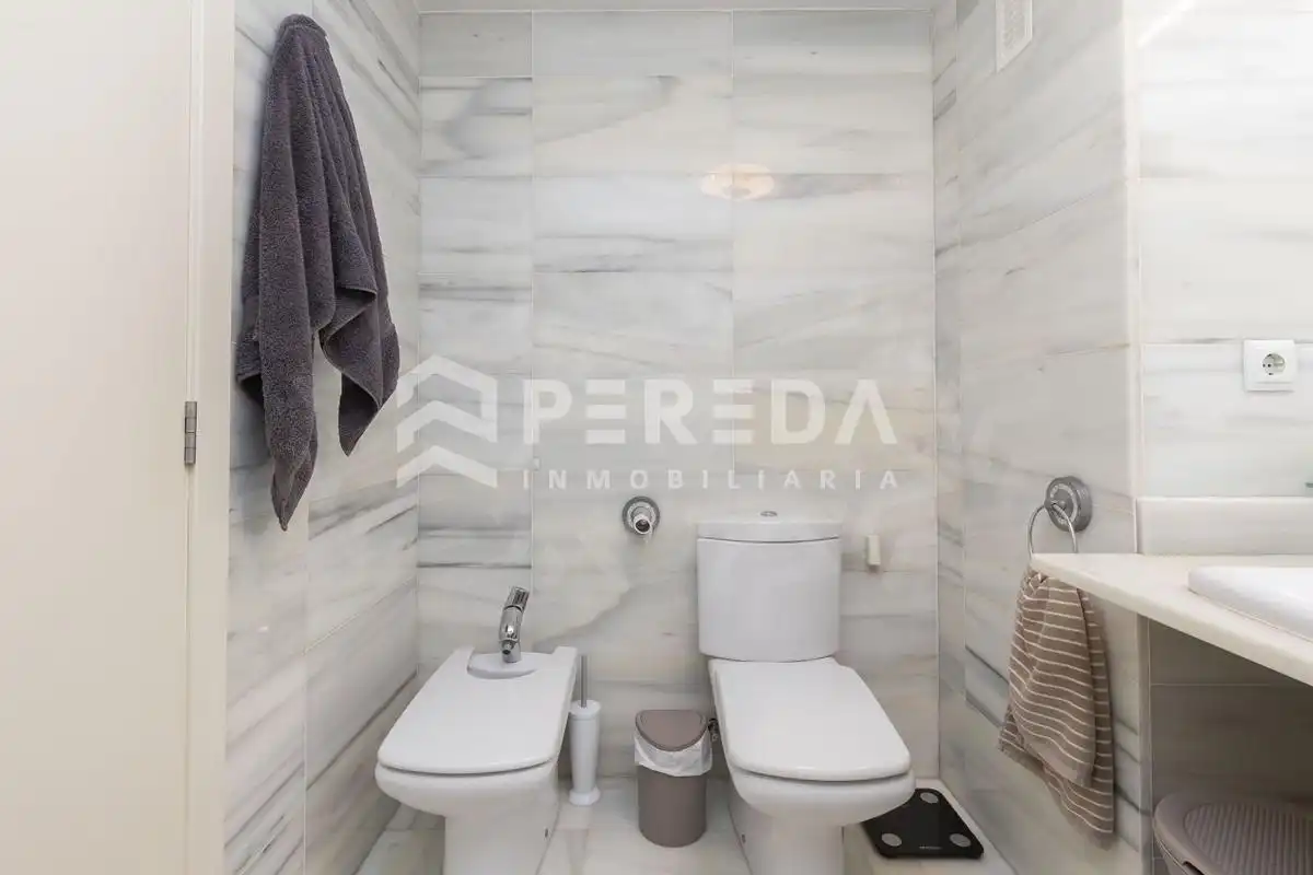 Baño de Piso en venta en Roquetas de Mar con Aire acondicionado y Piscina comunitaria