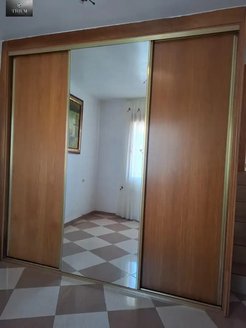Schlafzimmer von Einfamilien-Reihenhaus zum Verkauf in Pinos Puente mit Klimaanlage