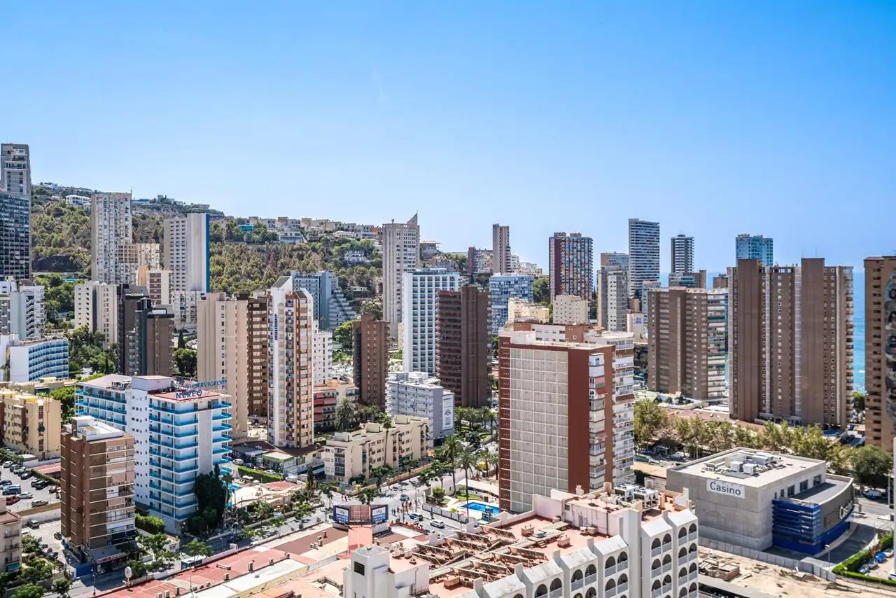 Vista exterior de Pis en venda en Benidorm amb Piscina i Moblat