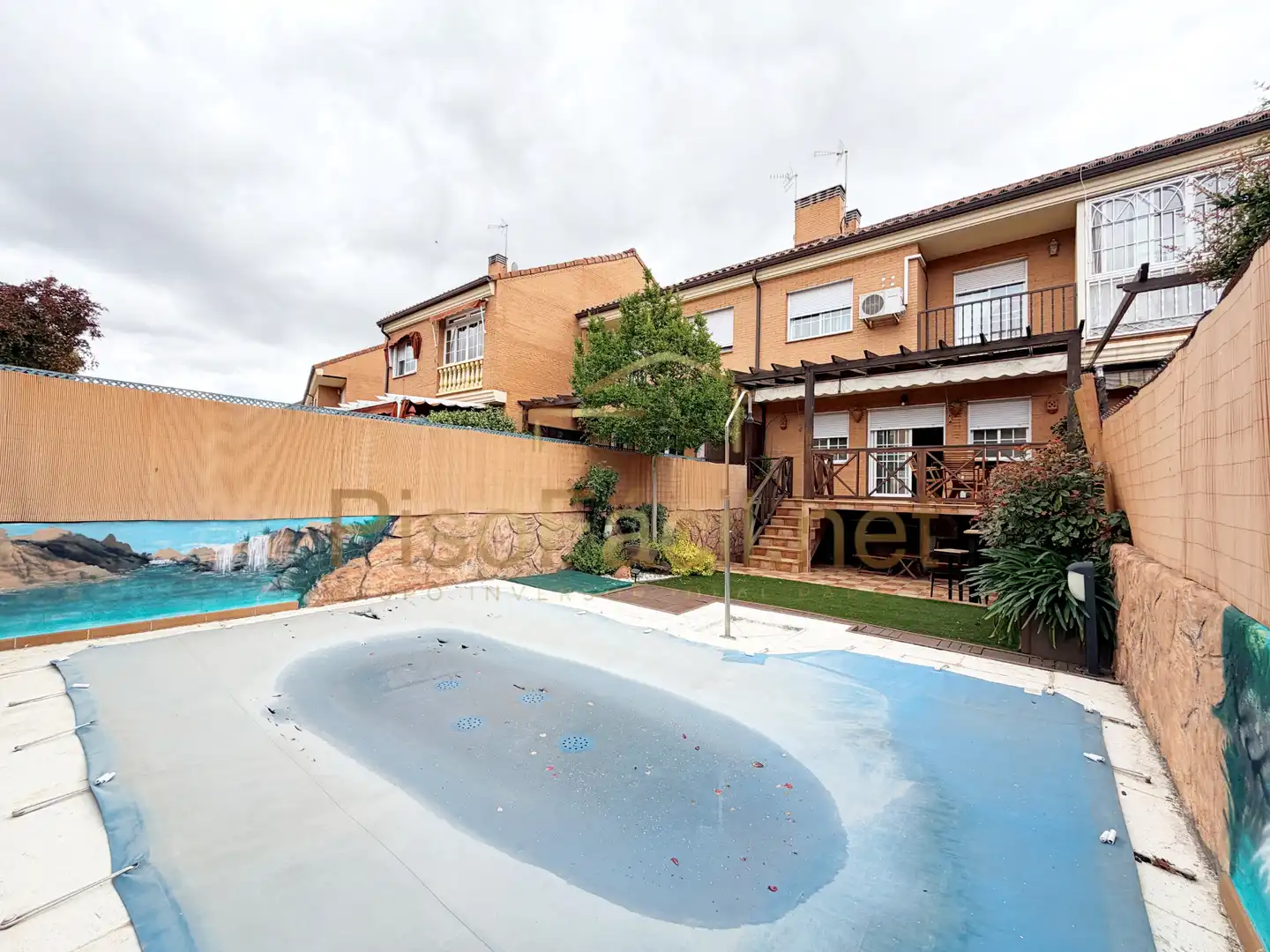 Piscina de Casa o xalet en venda en Parla amb Aire condicionat, Calefacció i Jardí privat