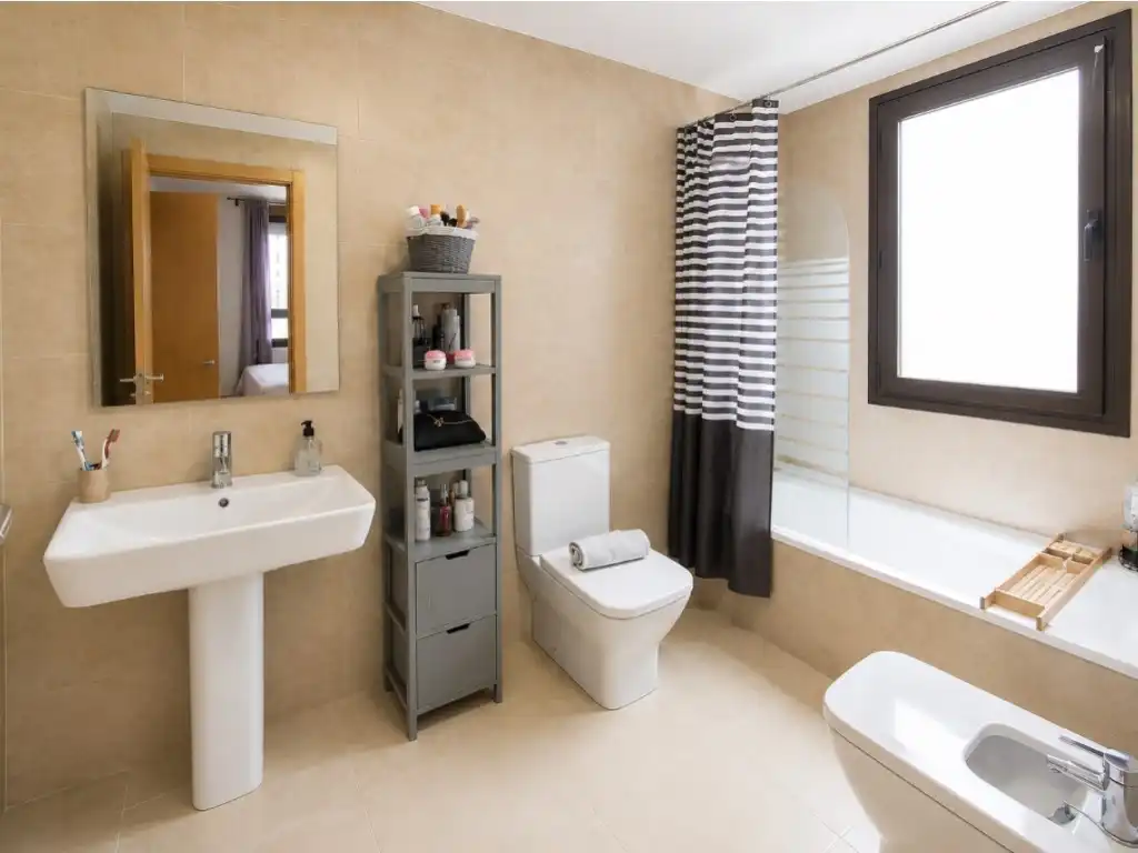 Bathroom of Flat for sale in El Vendrell  with Heating, Private garden and Oven