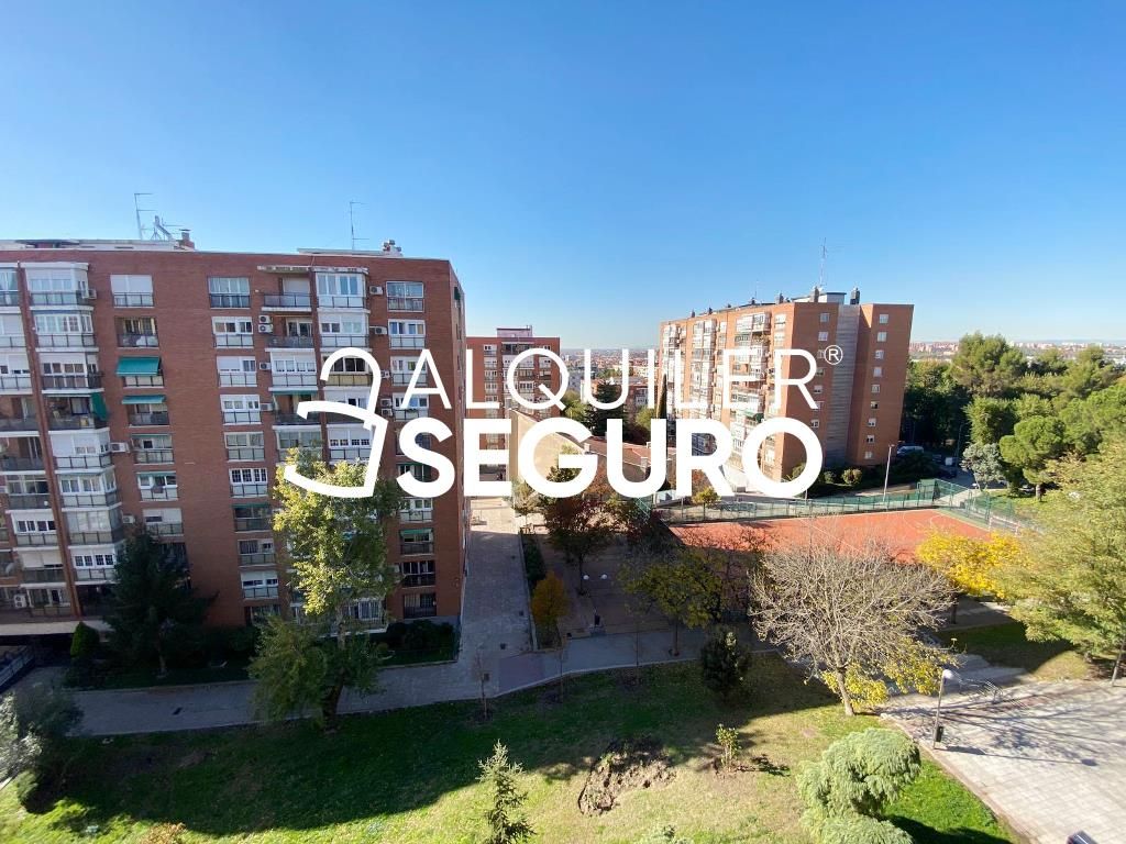 Vista exterior de Pis de lloguer en  Madrid Capital amb Aire condicionat, Calefacció i Moblat