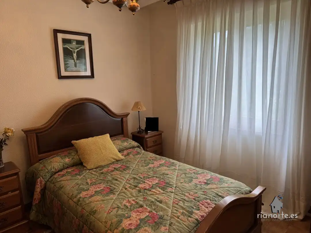 Habitación de Casa o chalet en venta en Oviedo  con Calefacción y Jardín privado