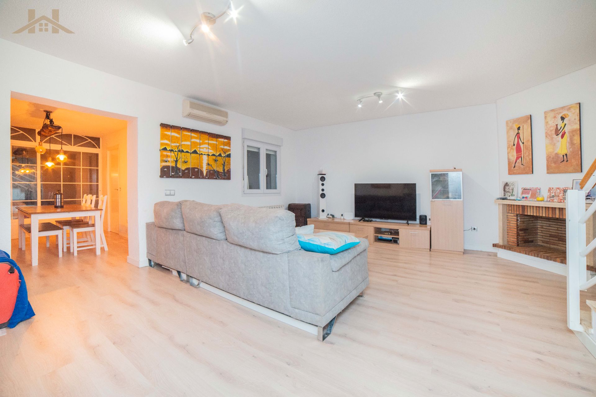 Sala d'estar de Casa adosada en venda en Ciempozuelos amb Aire condicionat, Calefacció i Jardí privat