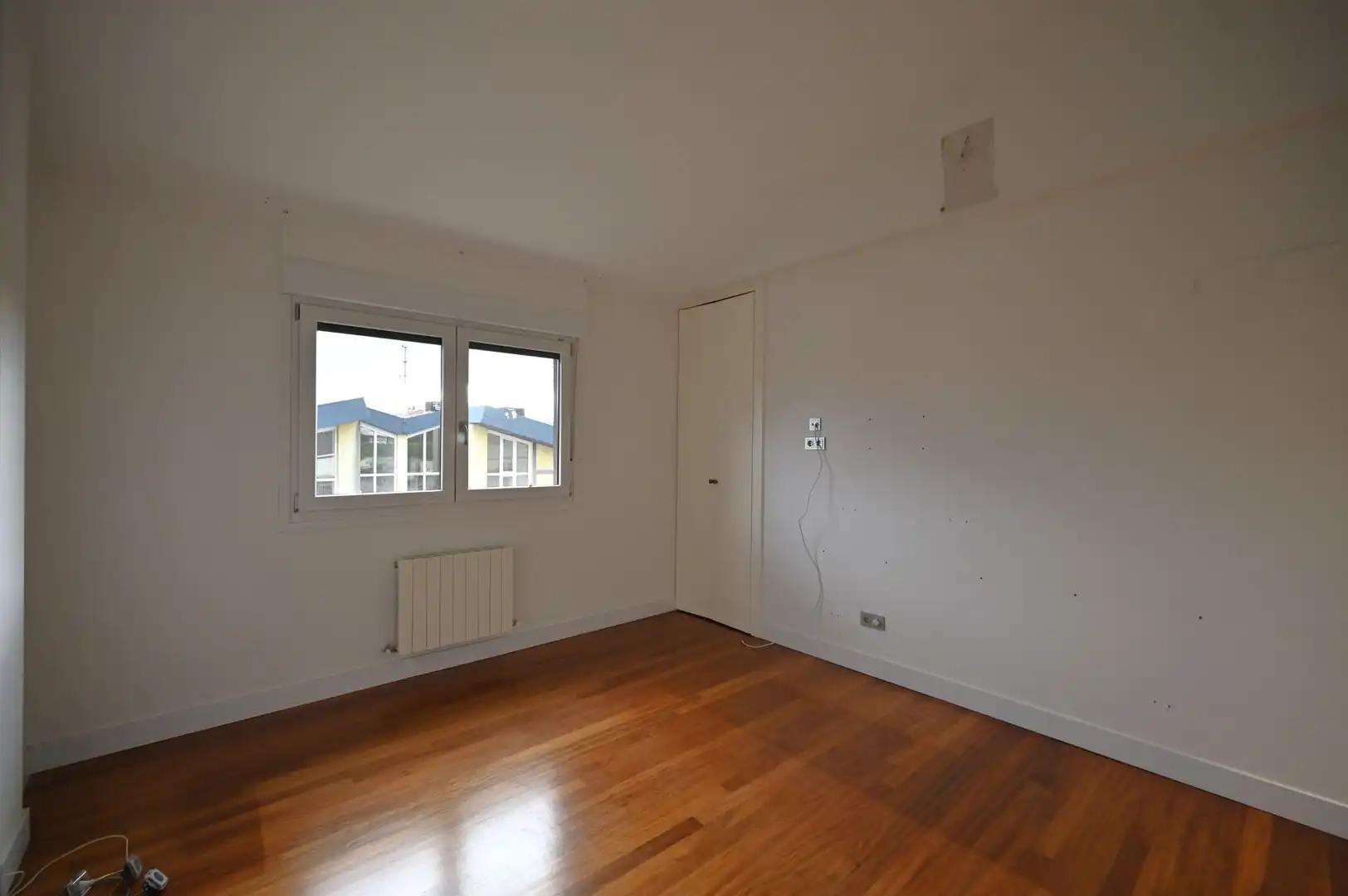 Habitación de Casa adosada en venta en Loiu con Aire acondicionado, Calefacción y Jardín privado