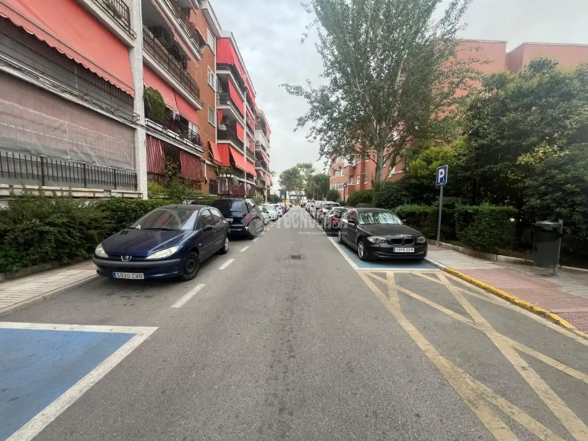 Parking de Piso en venta en Humanes de Madrid con Calefacción, Terraza y Piscina comunitaria