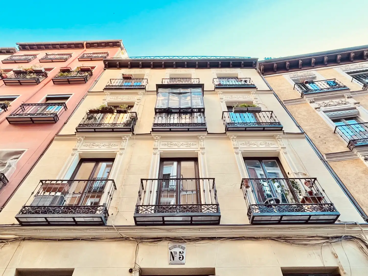 Vista exterior de Apartamento en venta en Madrid con Calefacción