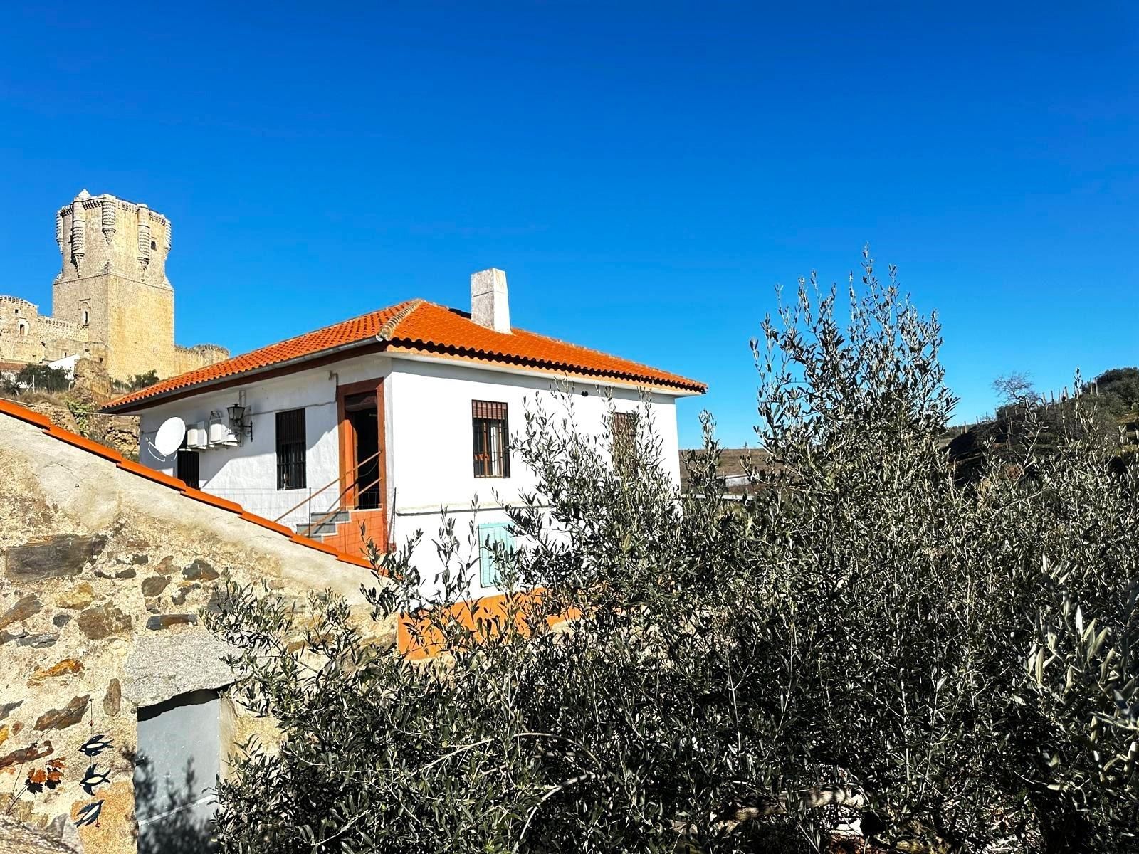 Vista exterior de Finca rústica en venda en Belalcázar amb Calefacció, Jardí privat i Traster