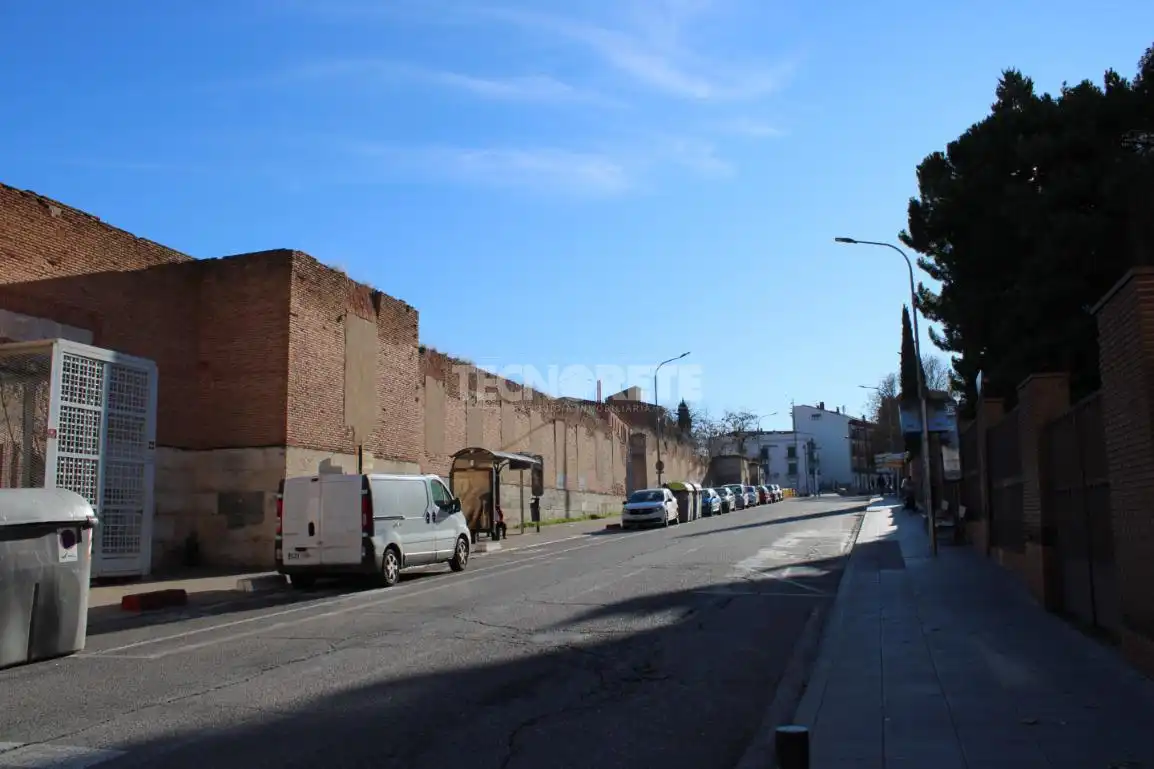 Vista exterior de Piso en venta en Guadalajara con Calefacción y Amueblado