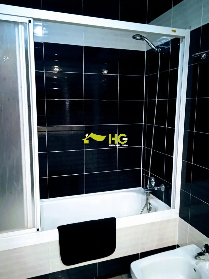 Bathroom of Flat for share in Villaviciosa de Odón  with Air Conditioner, Heating and Furnished
