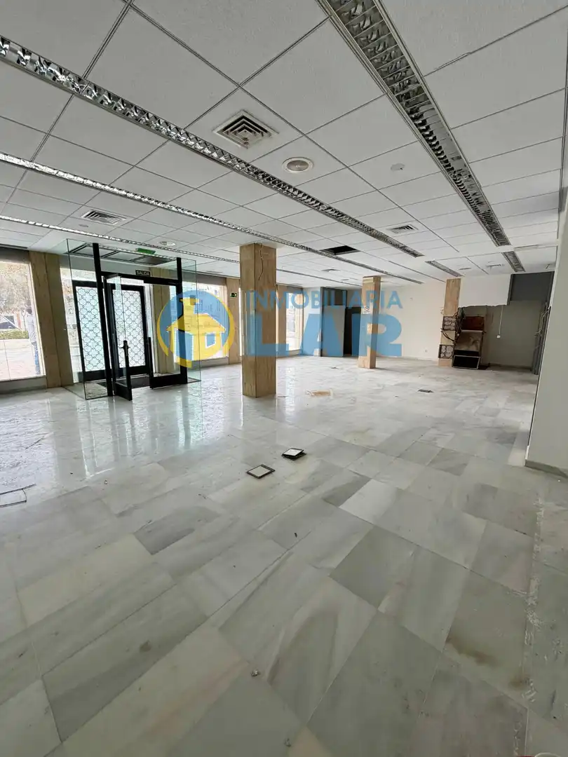 Local comercial en alquiler en Plaza de la Coronación, imagen 3